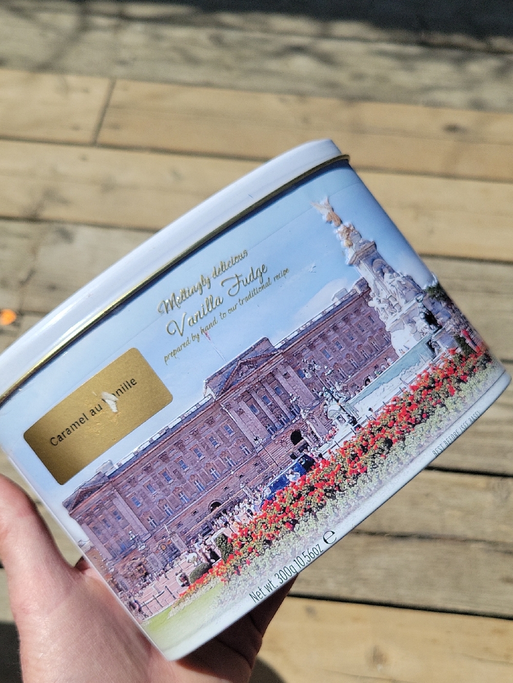 Vanilla Fudge Caramel Tin with Palace Illustration
